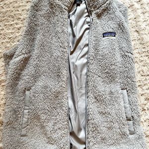 Patagonia women’s Largw Los Gatos fleece vest, light gray